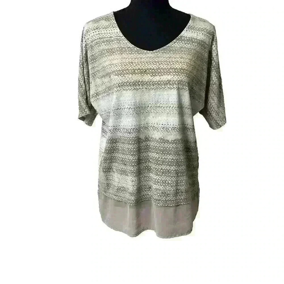 Chicos Womens Size 1 Medium Tan White Tunic Short Sleeve Top V Neck Chiffon Hem - Picture 2 of 13